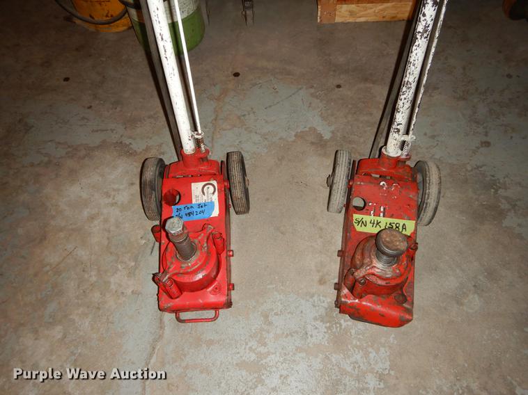 image for item EE9095 (3) jacks