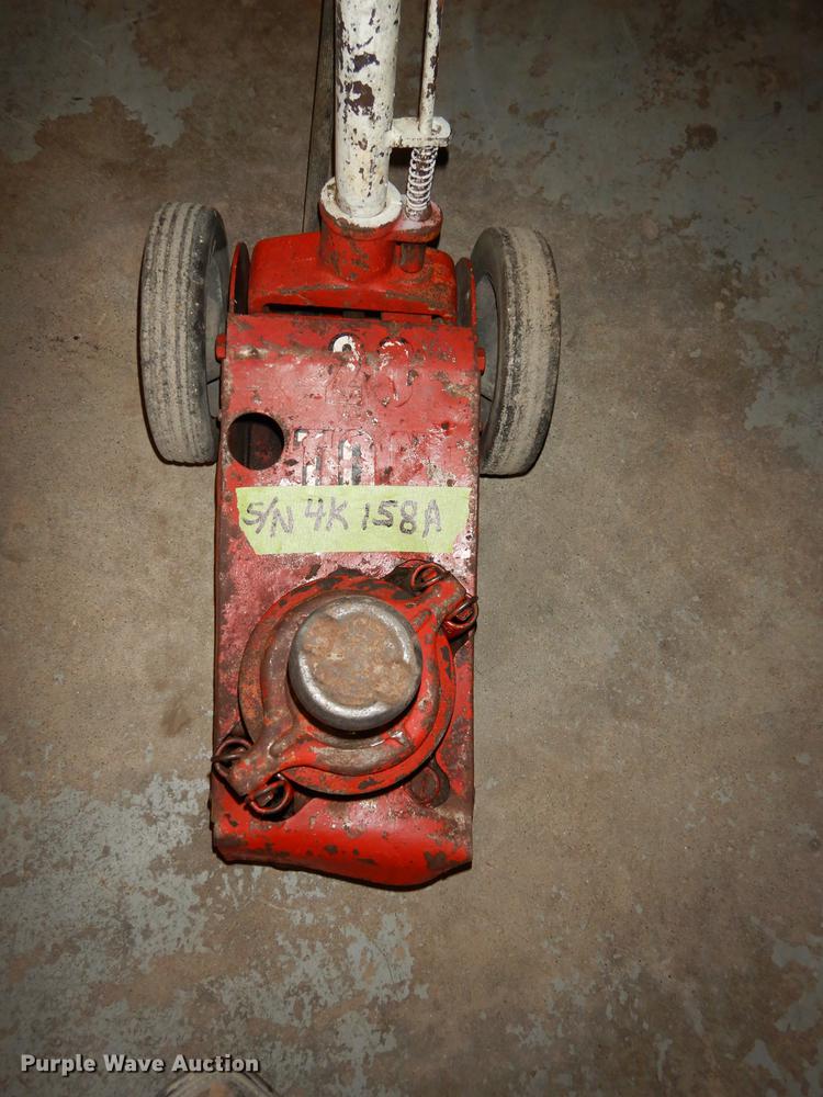 image for item EE9095 (3) jacks