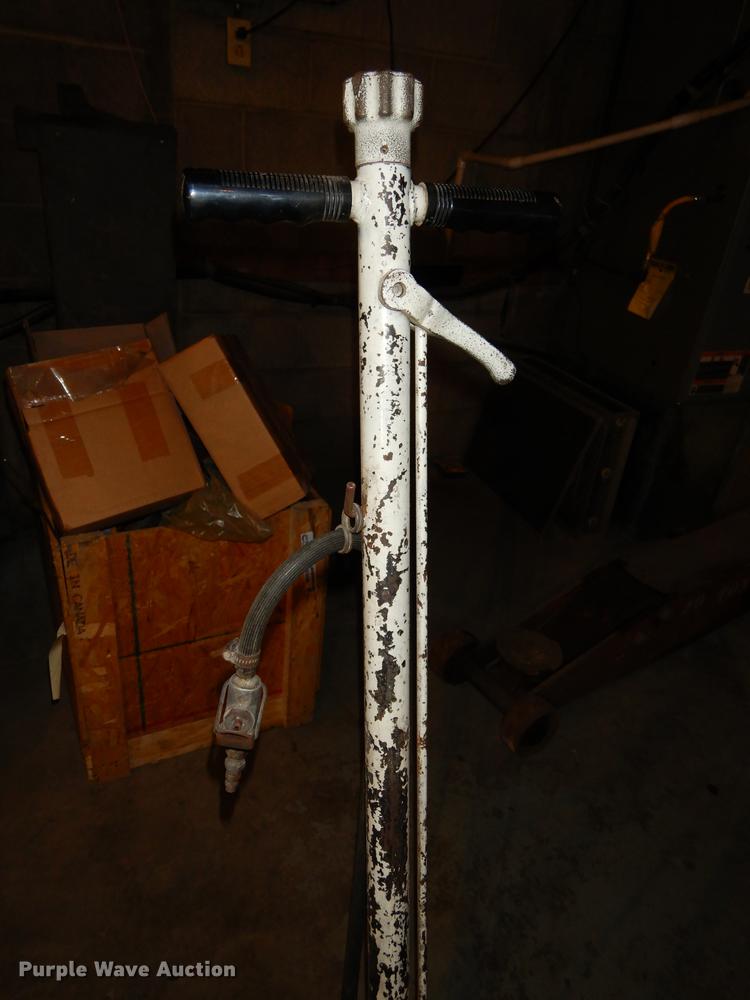 image for item EE9095 (3) jacks