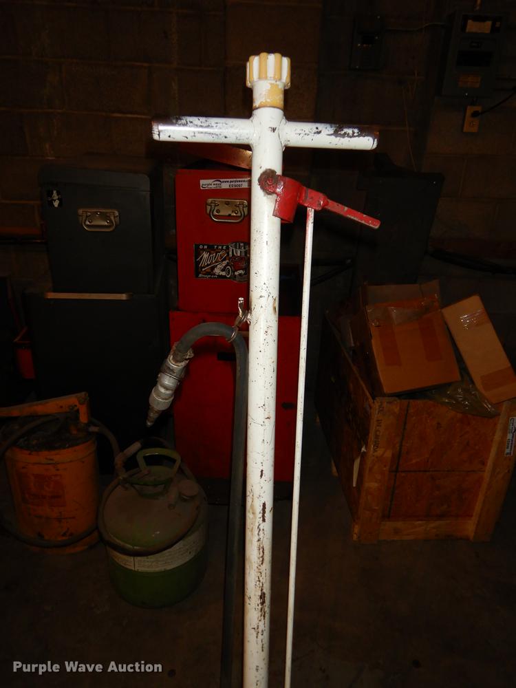 image for item EE9095 (3) jacks