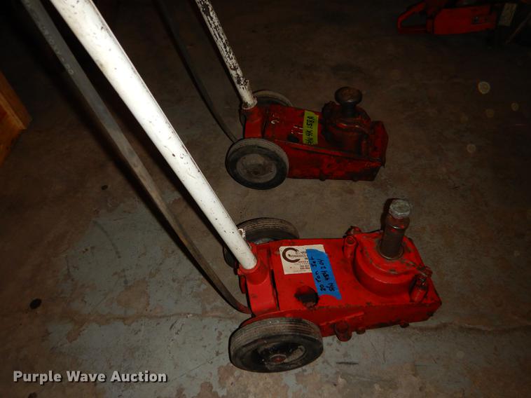 image for item EE9095 (3) jacks