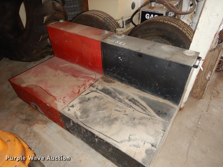 image for item EE9103 L-shaped fuel tank