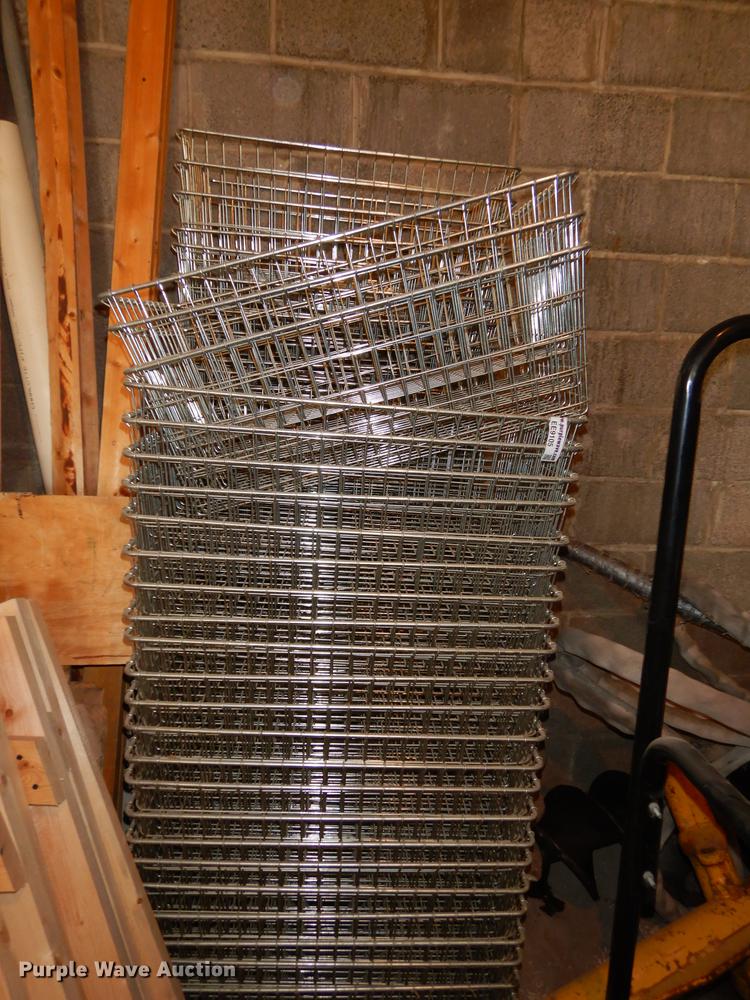 image for item EE9105 Approximately 50 wire baskets