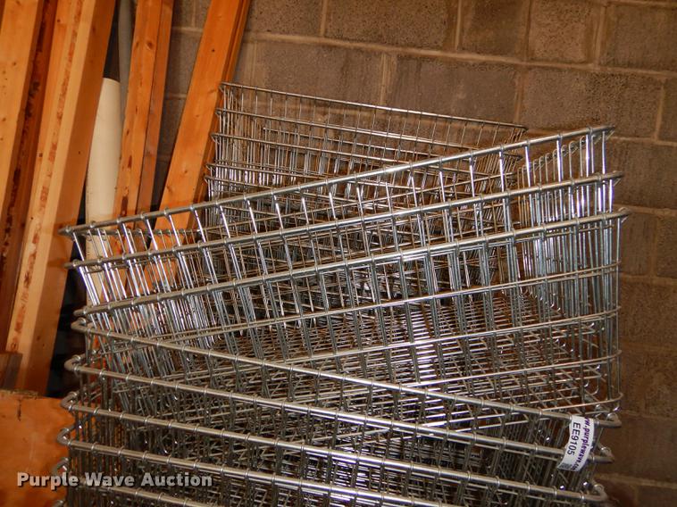 image for item EE9105 Approximately 50 wire baskets