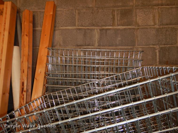 image for item EE9105 Approximately 50 wire baskets