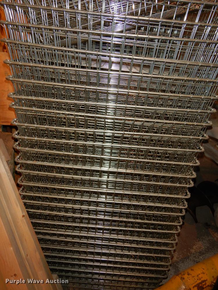 image for item EE9105 Approximately 50 wire baskets