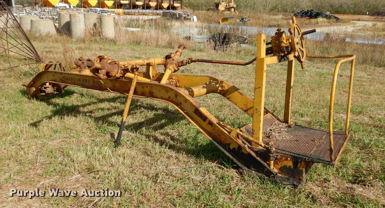 image for item EE9121 (2) Caterpillar graders