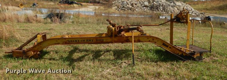 image for item EE9121 (2) Caterpillar graders