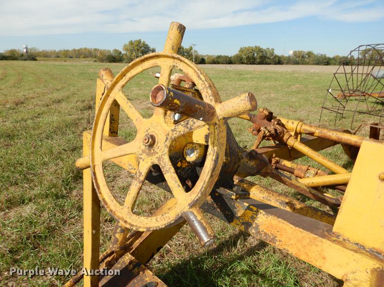 image for item EE9121 (2) Caterpillar graders