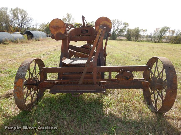 image for item EE9121 (2) Caterpillar graders