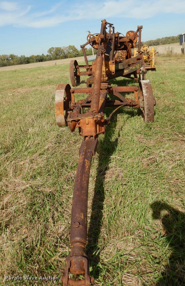 image for item EE9121 (2) Caterpillar graders