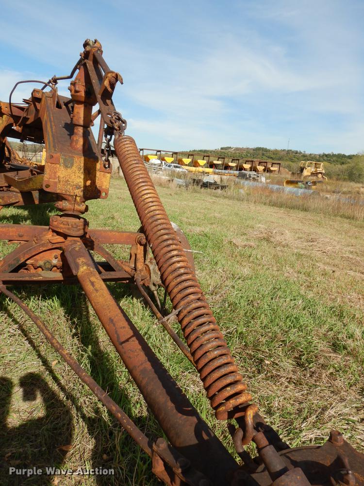 image for item EE9121 (2) Caterpillar graders