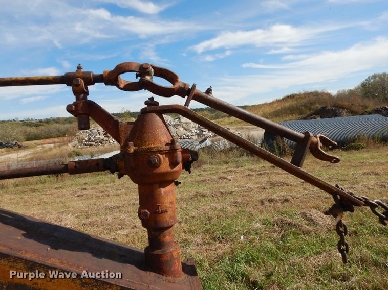 image for item EE9121 (2) Caterpillar graders