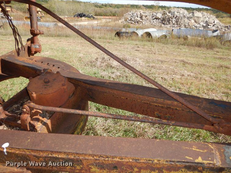 image for item EE9121 (2) Caterpillar graders