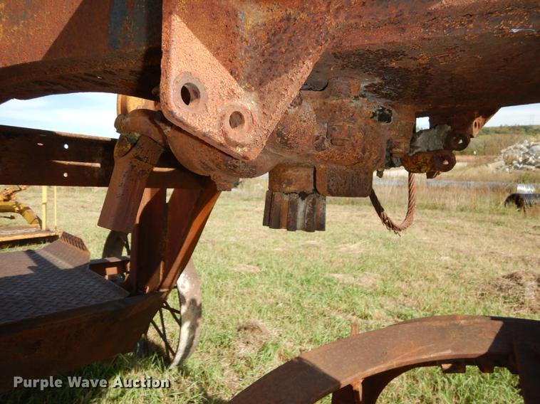 image for item EE9121 (2) Caterpillar graders