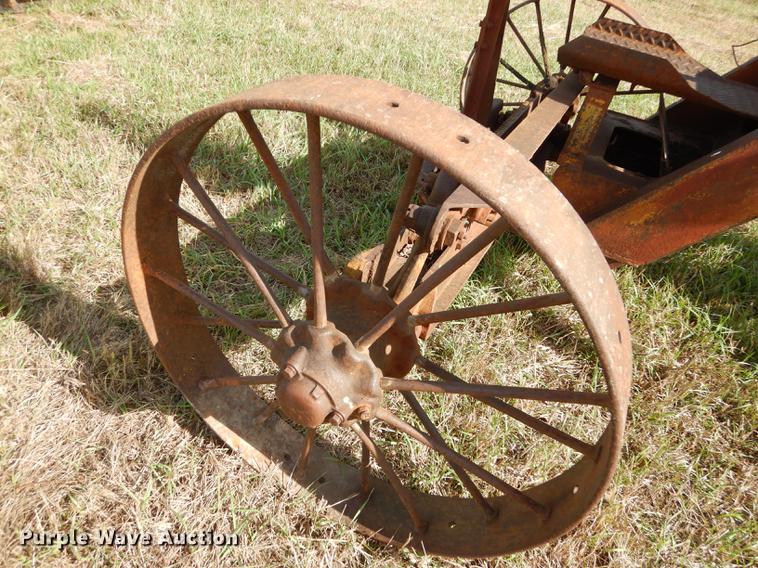 image for item EE9121 (2) Caterpillar graders