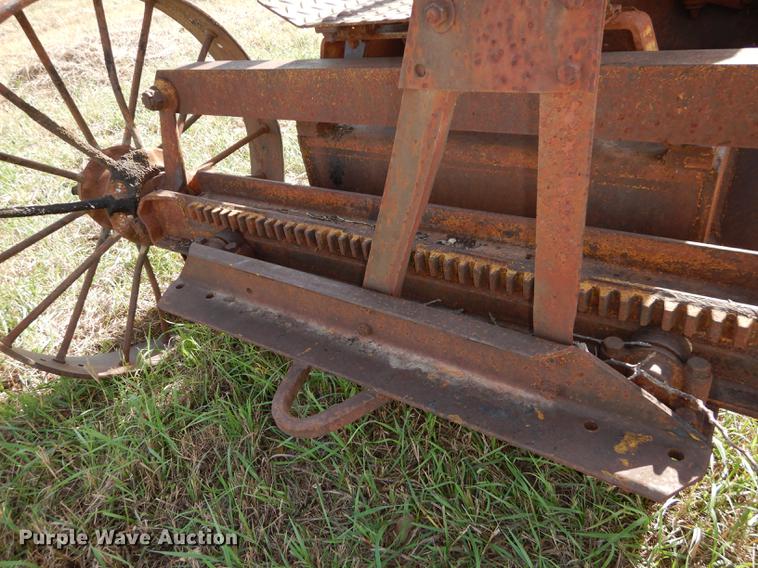 image for item EE9121 (2) Caterpillar graders