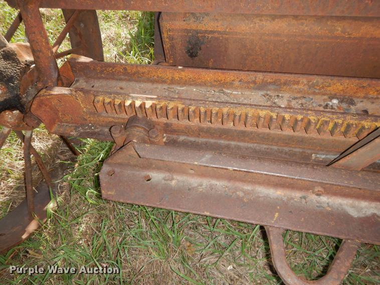 image for item EE9121 (2) Caterpillar graders