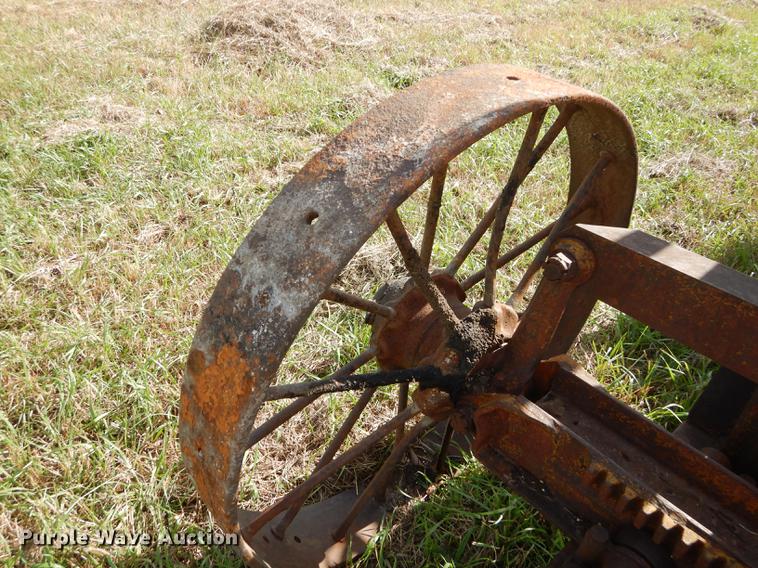 image for item EE9121 (2) Caterpillar graders