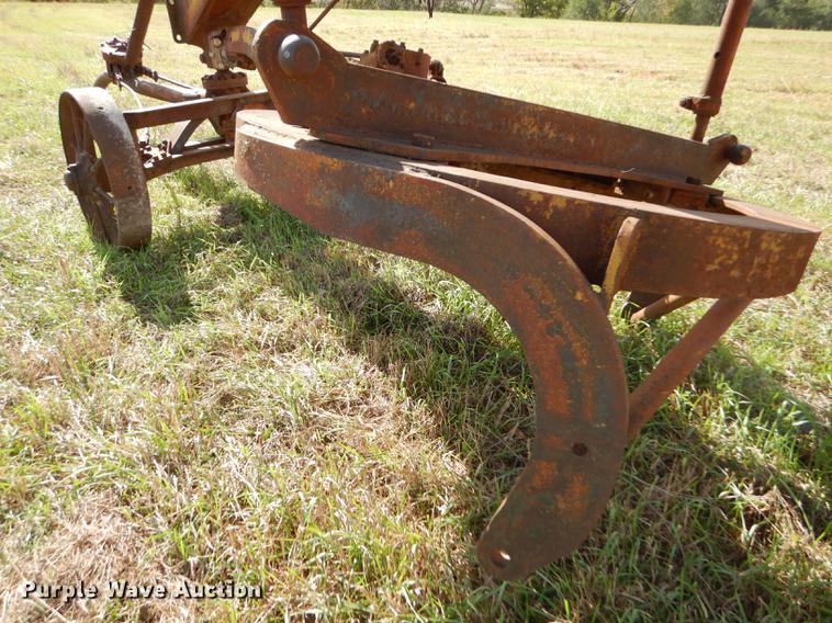 image for item EE9121 (2) Caterpillar graders