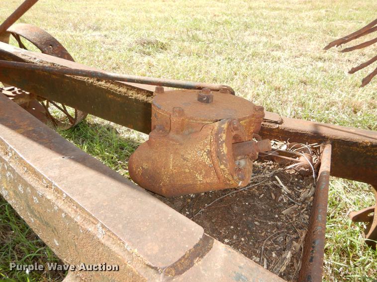 image for item EE9121 (2) Caterpillar graders