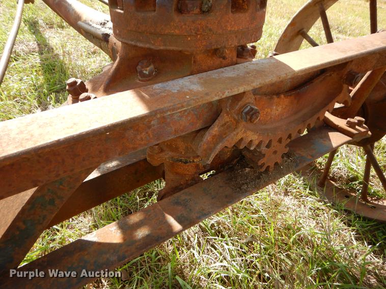 image for item EE9121 (2) Caterpillar graders