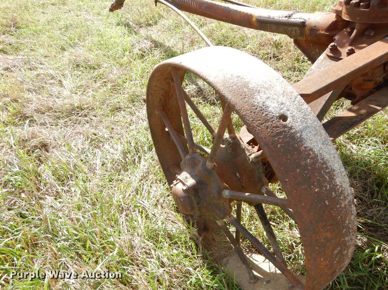image for item EE9121 (2) Caterpillar graders