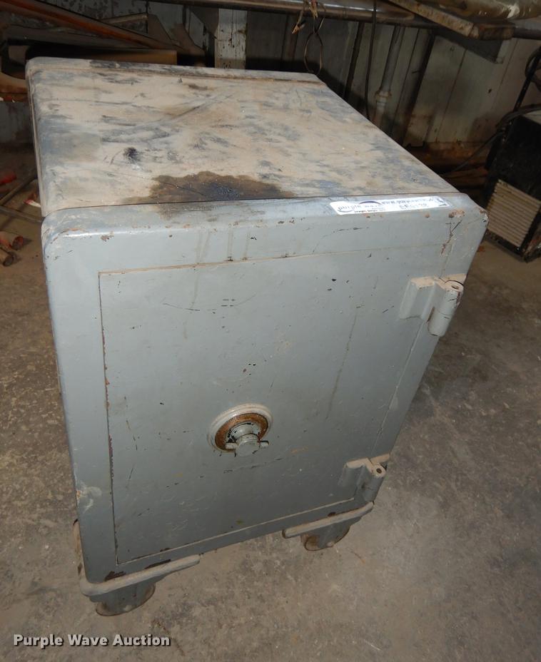 image for item EE9138 Safe