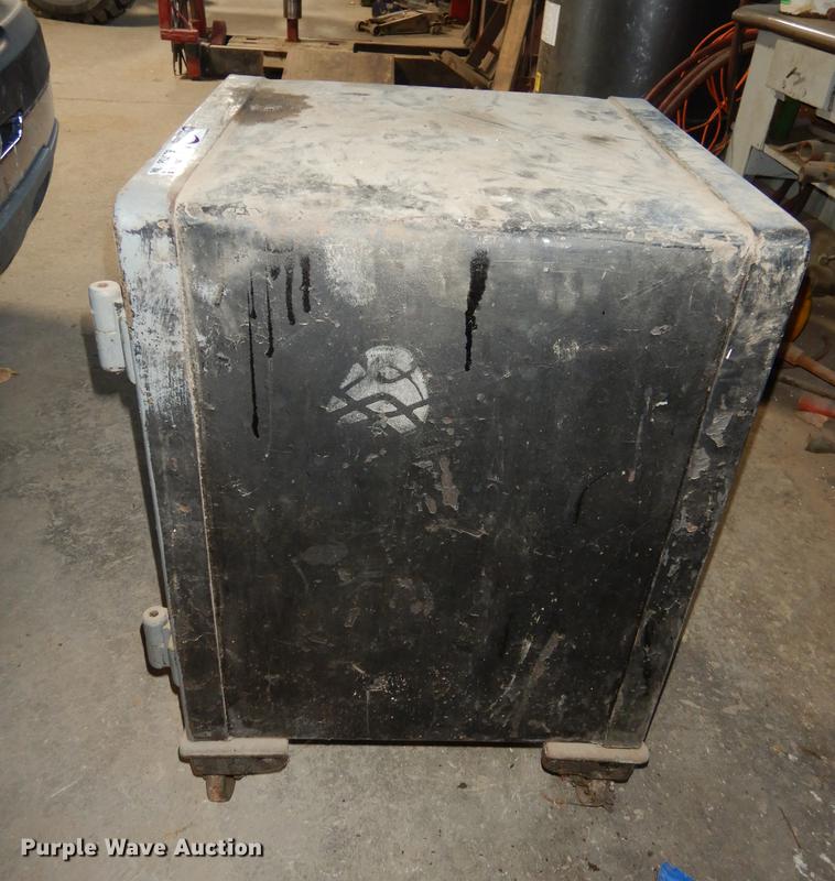 image for item EE9138 Safe