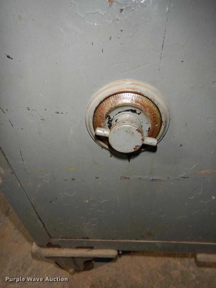 image for item EE9138 Safe