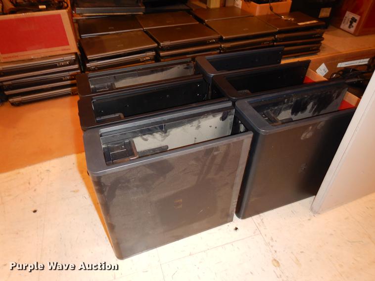 image for item EE9164 (28) port replicators