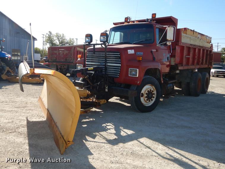 image for item J5653 1994 Ford L8000 dump truck