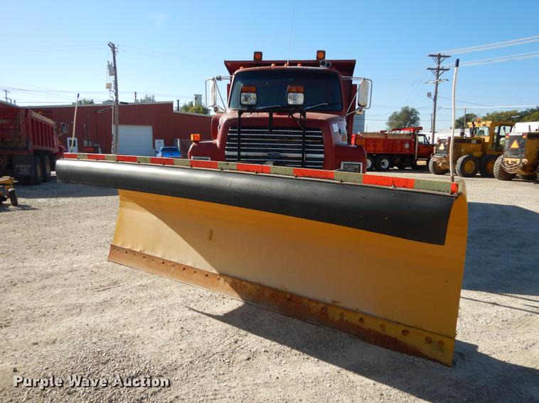 image for item J5653 1994 Ford L8000 dump truck