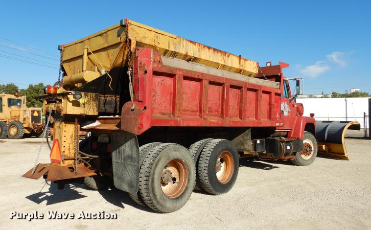 image for item J5653 1994 Ford L8000 dump truck