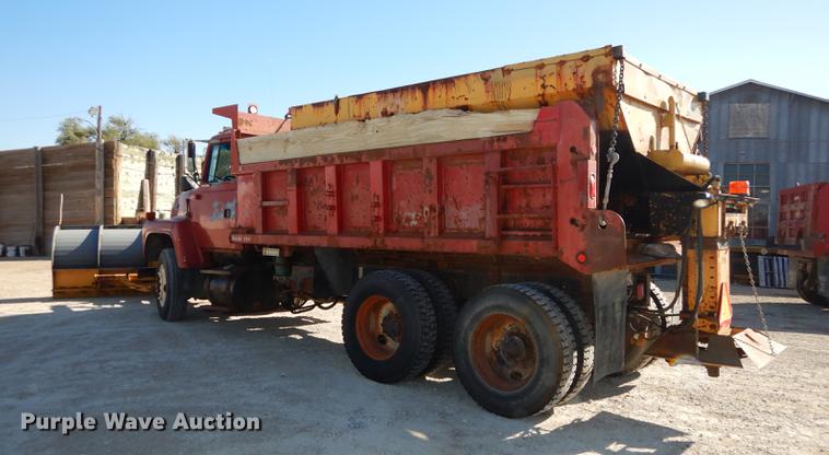 image for item J5653 1994 Ford L8000 dump truck