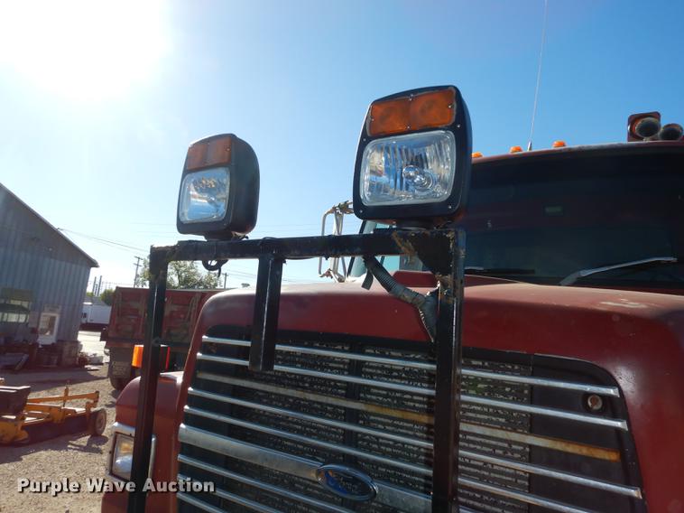 image for item J5653 1994 Ford L8000 dump truck