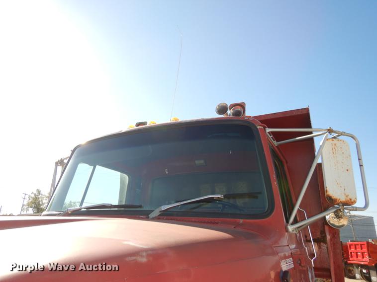 image for item J5653 1994 Ford L8000 dump truck