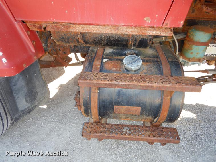 image for item J5653 1994 Ford L8000 dump truck