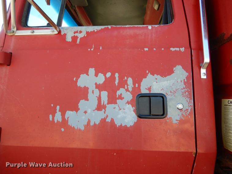 image for item J5653 1994 Ford L8000 dump truck