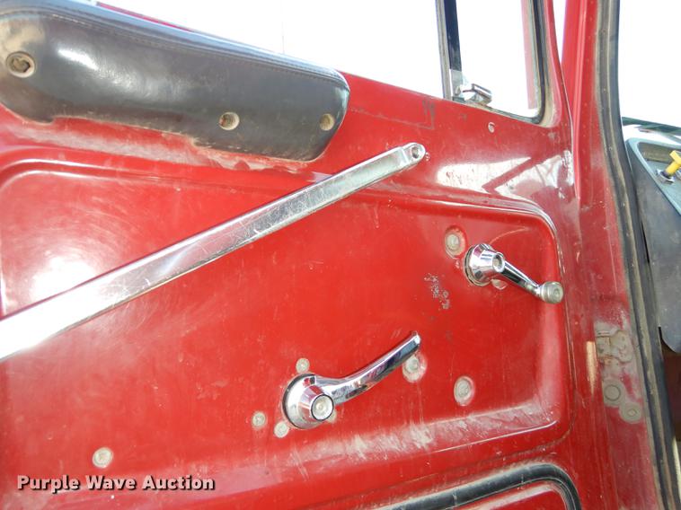 image for item J5653 1994 Ford L8000 dump truck