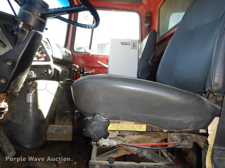 image for item J5653 1994 Ford L8000 dump truck