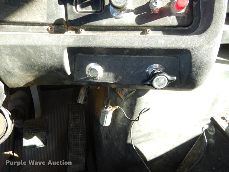 image for item J5653 1994 Ford L8000 dump truck