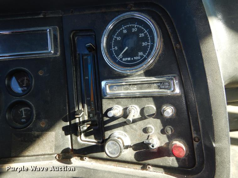 image for item J5653 1994 Ford L8000 dump truck