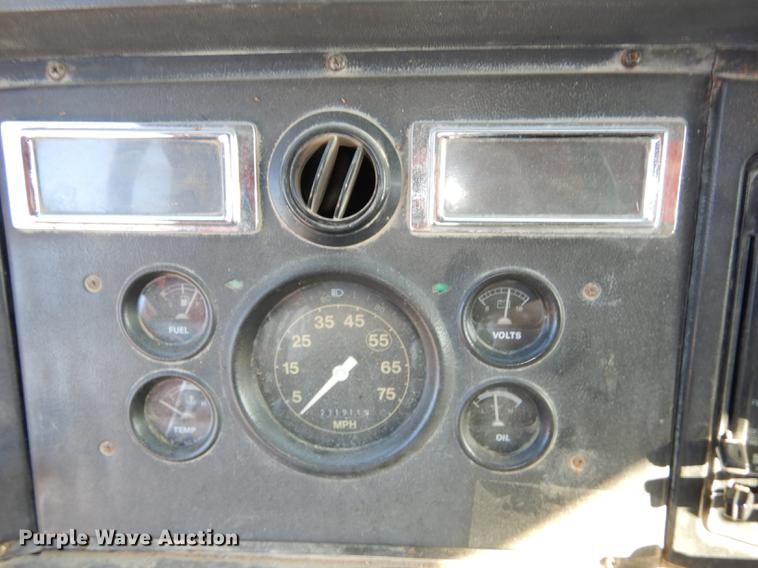 image for item J5653 1994 Ford L8000 dump truck