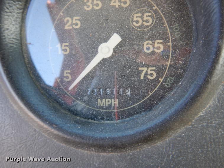 image for item J5653 1994 Ford L8000 dump truck