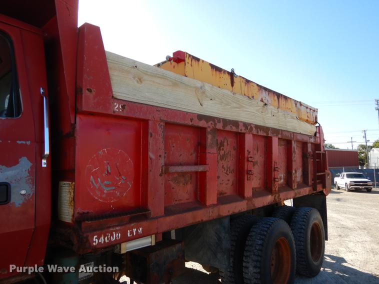image for item J5653 1994 Ford L8000 dump truck