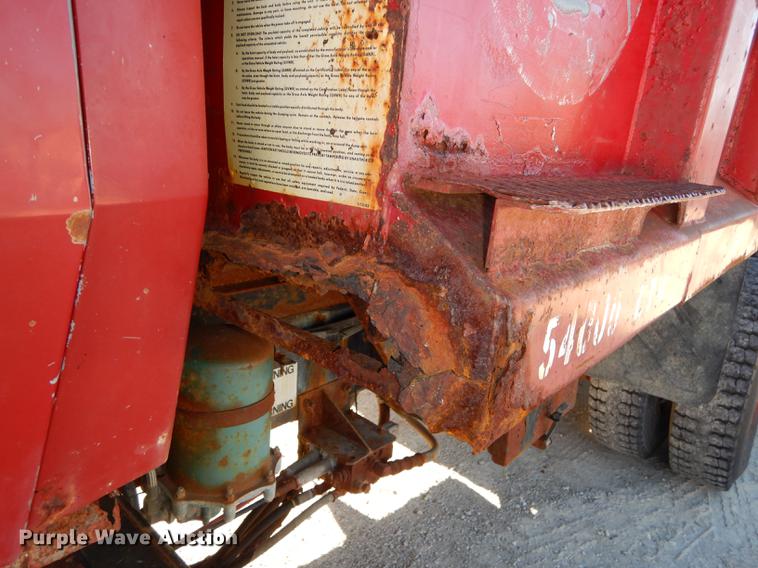 image for item J5653 1994 Ford L8000 dump truck