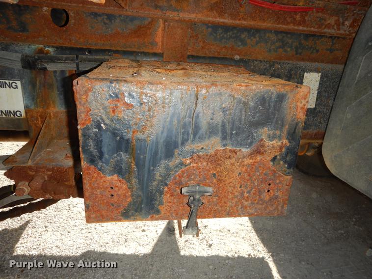 image for item J5653 1994 Ford L8000 dump truck