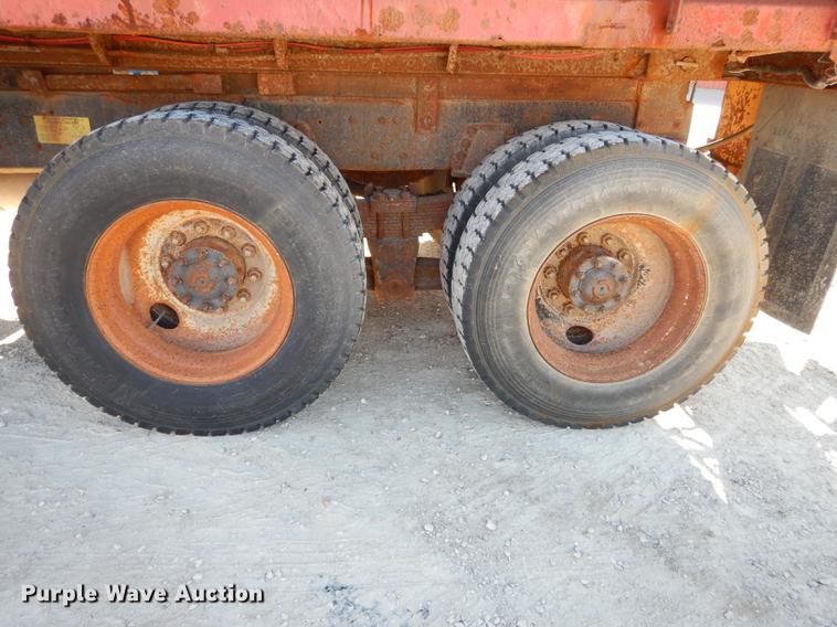 image for item J5653 1994 Ford L8000 dump truck