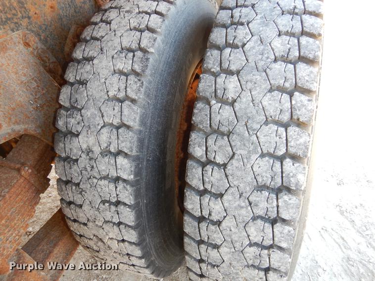 image for item J5653 1994 Ford L8000 dump truck